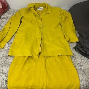 Jones of New York size 6 two piece skirt suit